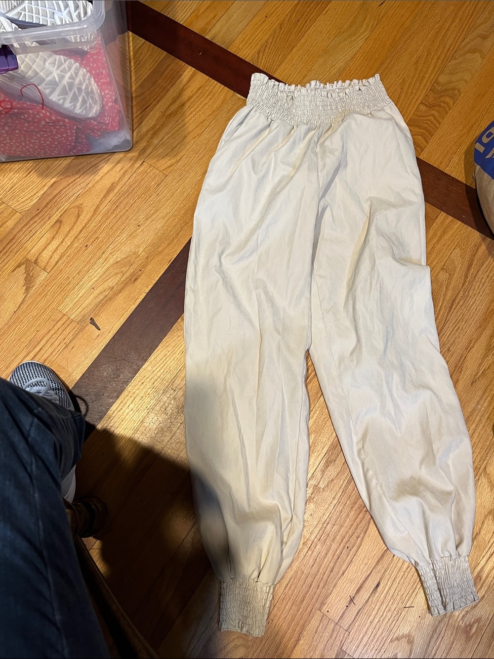 Woman’s Cream Elastic Waist and Ankle Jogger Pants cc 6-7